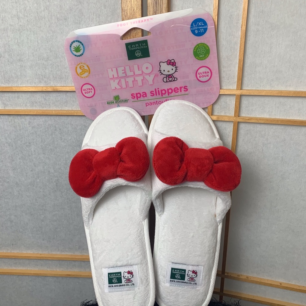 HELLO KITTY SPA SLIPPERS